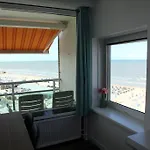 Berrie's Sea View Apartment *